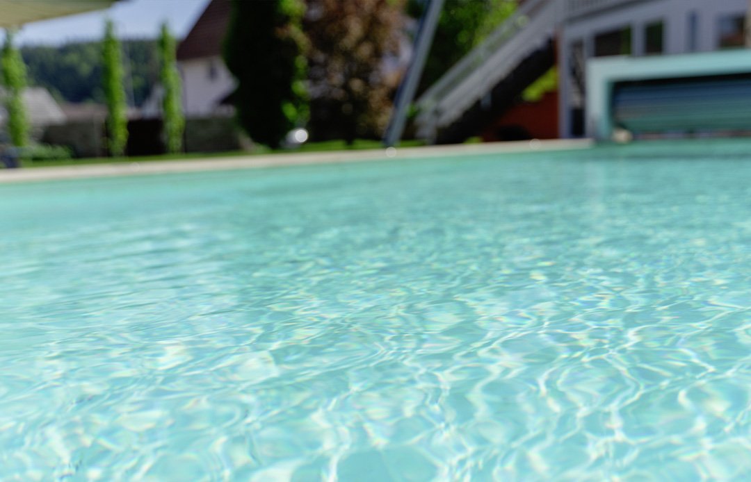 Swimmingpool im Privatgarten